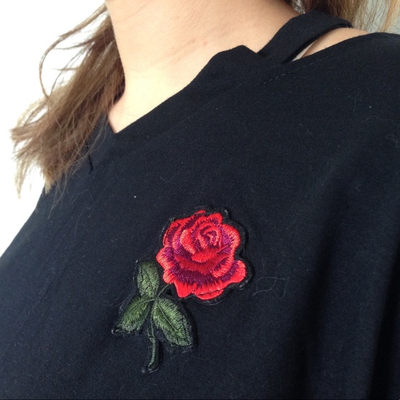 Small crop top never been worn - Picture 3 of 4